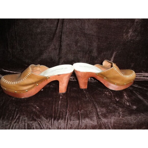 NEW by XHILARATION, CLOGS, TAN, SIZE 9.5 MEDIUM (HEELS 4") MADE IN BRAZIL - Picture 2 of 13